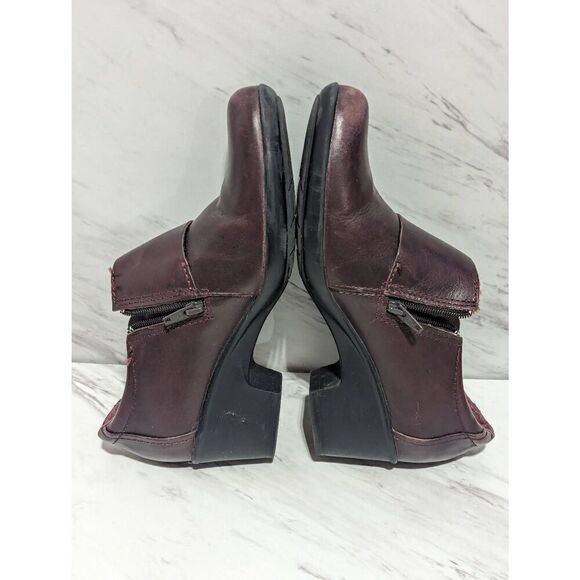 Clark's Women's Burgundy Round Toe Leather Zip side 2" Block Heel Bootie Size 7 - Picture 4 of 7